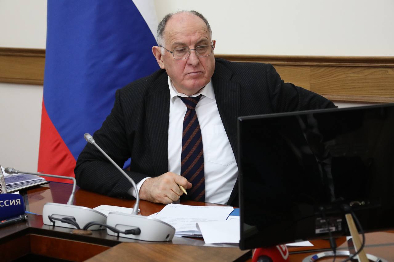 Абдулмуслим Абдулмуслимов провёл еженедельное заседание Оперативного штаба